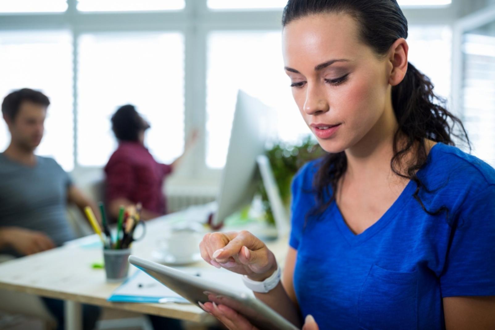 Finanzanalyst bei der Arbeit mit Bewertungsmodellen
